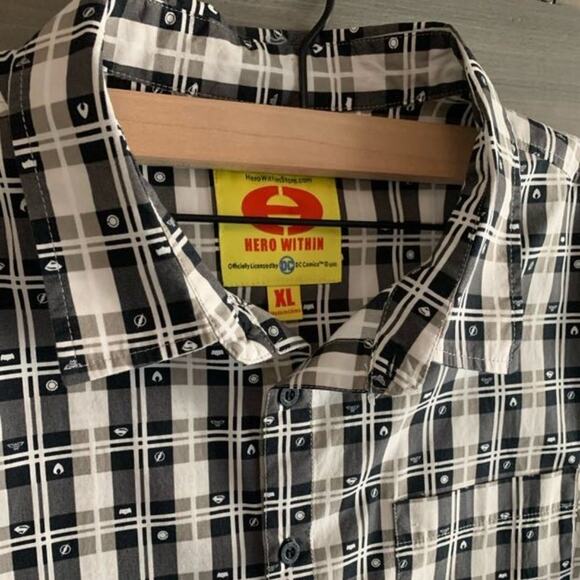 HERO WITHIN | Men's Justice League Woven Shirt Black and White Size XL - Picture 3 of 7
